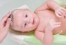 שמן תינוקות טבעי לאמבטיה – הכל על רחיצת תינוקות