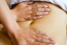 עיסוי בטן שתומך ברחם להגברת הפוריות