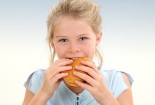 יותר מידי ג'אנק פוד! טיפים לשיפור הרגלי אכילה