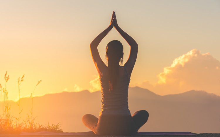 איפה אפשר למצוא מורה טובה ליוגה? תמונה: Freepik